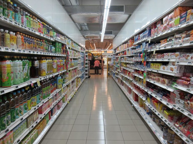 Gazetki promocyjne sklepów są chętnie czytane przez klientów